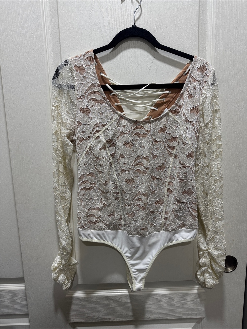 Bisou Bisou White Floral Lace Bodysuit Lace Up Back Long Sleeve Size M